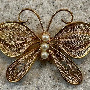 Vintage Signed NAPIER butterfly pin filigree gold tone 3 faux pearls Classic